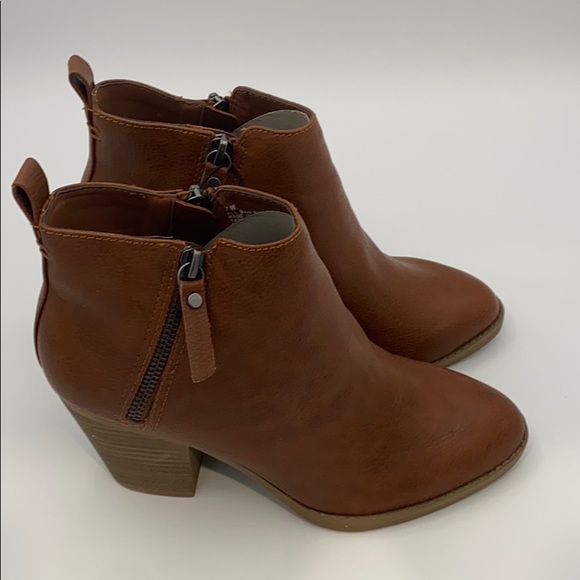 UNIVERSAL THREAD JAMESON FAUX LEATHER BOOTIE - Picture 5 of 10